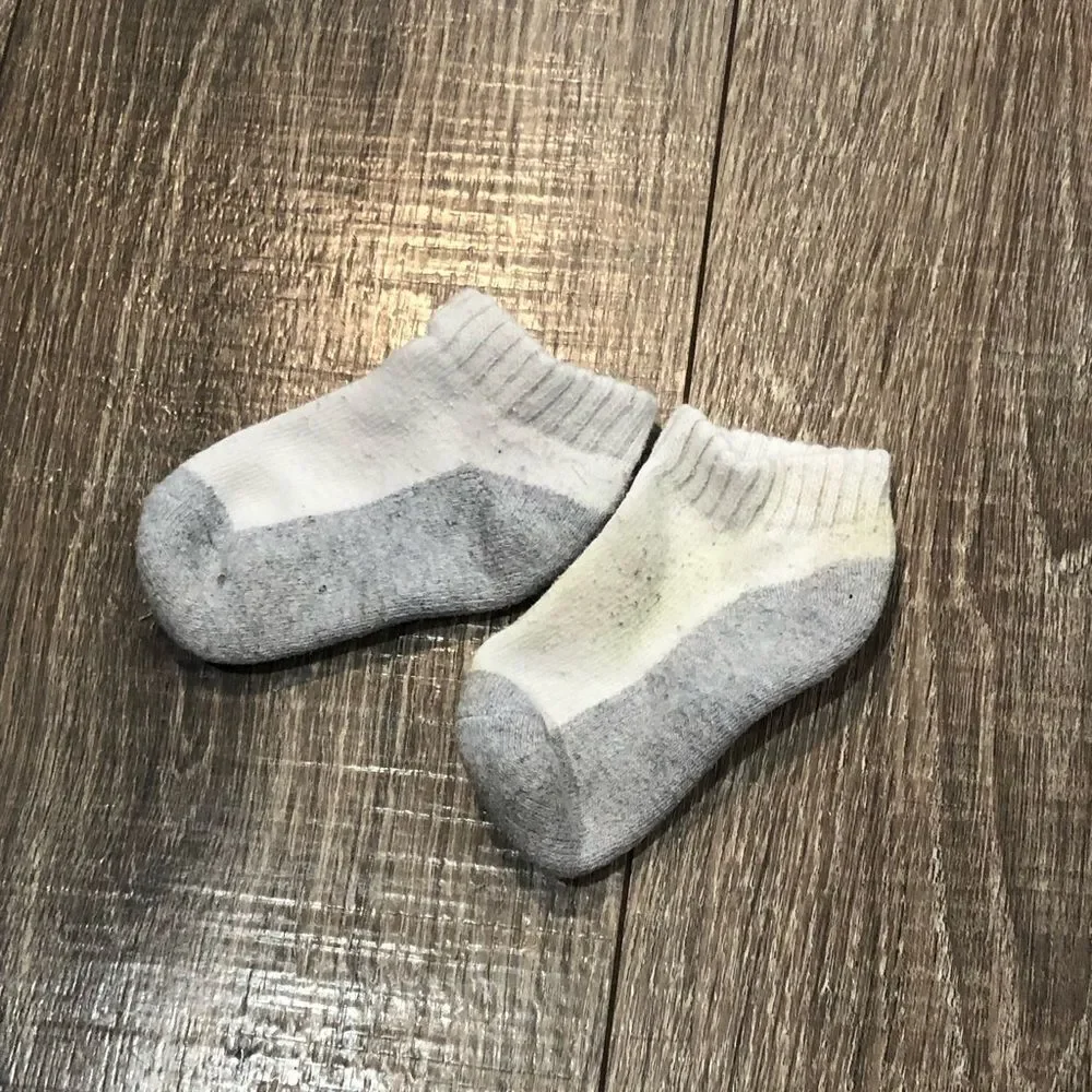 Assorted Newborn and Baby Socks Collection 16 pairs